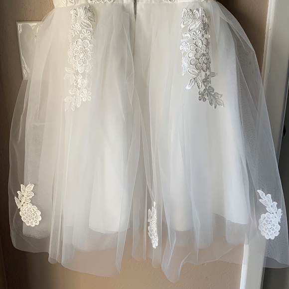 Ivory Sleeveless Tulle Appliqué Ivory Flower Girl Dress - Picture 7 of 8
